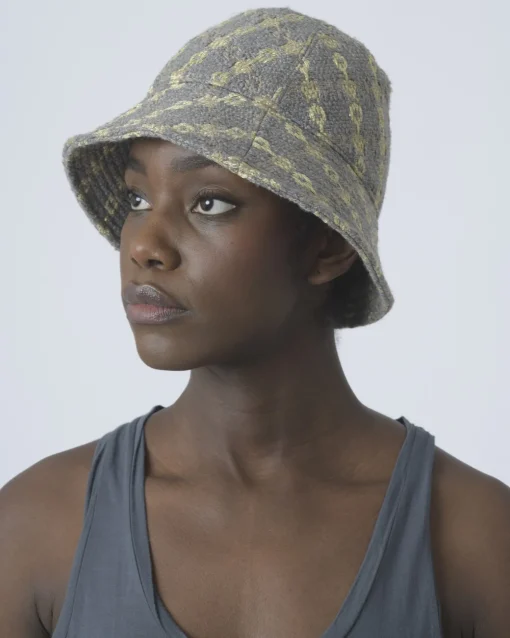 La Piscine Paris Bob en tweed et jaune Edward Achour*Femme Chapeaux, Bonnets & Casquettes
