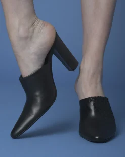 La Piscine Paris Mules à talons en cuir Bottega Veneta*Femme Chaussures